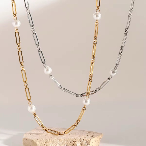 Jewelry - 18 k gold plated faux Pearl paperclip Necklace